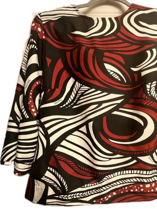 Manuhealii Tops - Manuhealii 3/4 bell sleeve blouse with waves design